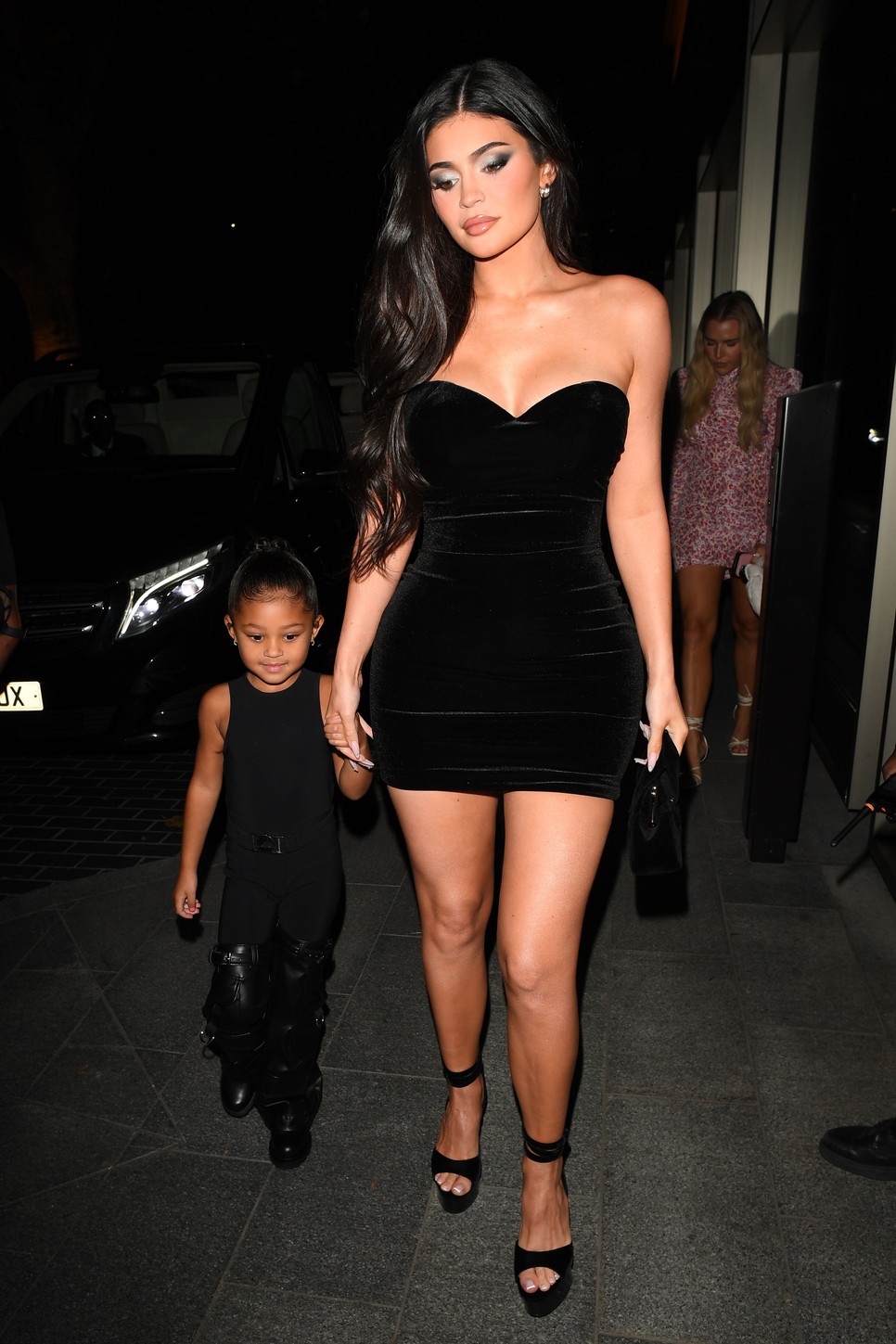 A Kardashian-testvérek a legtöbb esetben hatalmas, hosszú hajkoronákkal jelennek meg a fotósok kamerái előtt