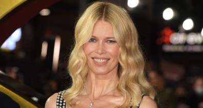 Nem, Claudia Schiffer testét nem Photoshoppolták, tényleg így néz ki 53 évesen