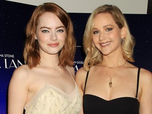 Jennifer Lawrence és Emma Stone együtt cukiskodnak