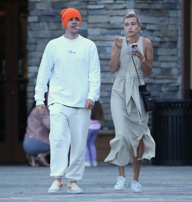 Hailey Bieber Nanushka ruhában ment el fagyizni férjével, Justin Bieberrel