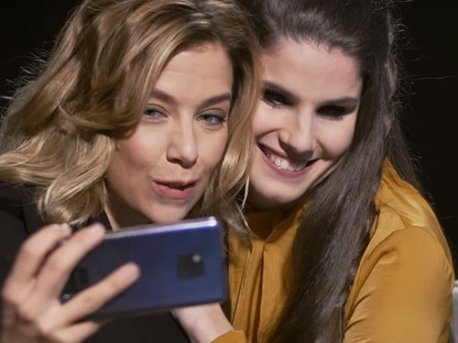 Ilyen a világ látható érzelmek nélkül! Összefogott a látássérültekért a Huawei és a Láthatatlan Kiállítás