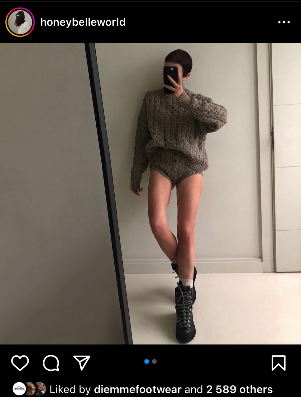 A kötött holmik a női bakanccsal igazán meghitt hangulatot teremtenek