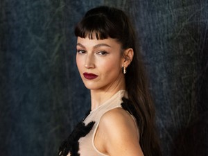 A nagy pénzrablás Tokiója szőke hajra váltott, rá sem ismerünk Úrsula Corberóra