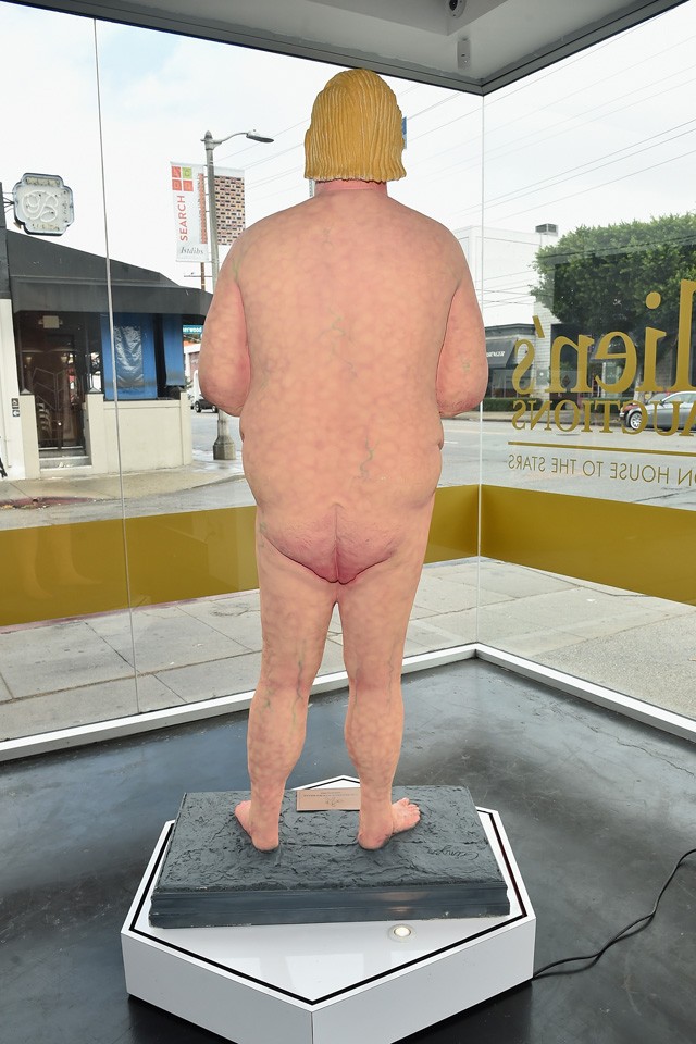 Donald Trump meztelen szobra