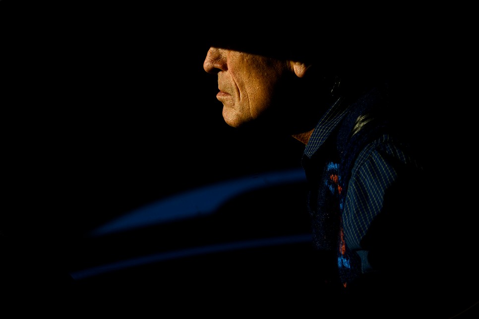 A magány érzését is felvillantják az autókban ülő emberek