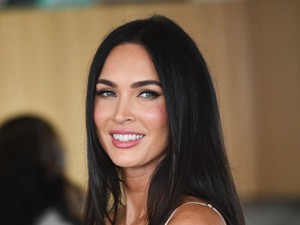 Megan Fox átlátszó ruhája szinte semmit nem hagy a fantáziára