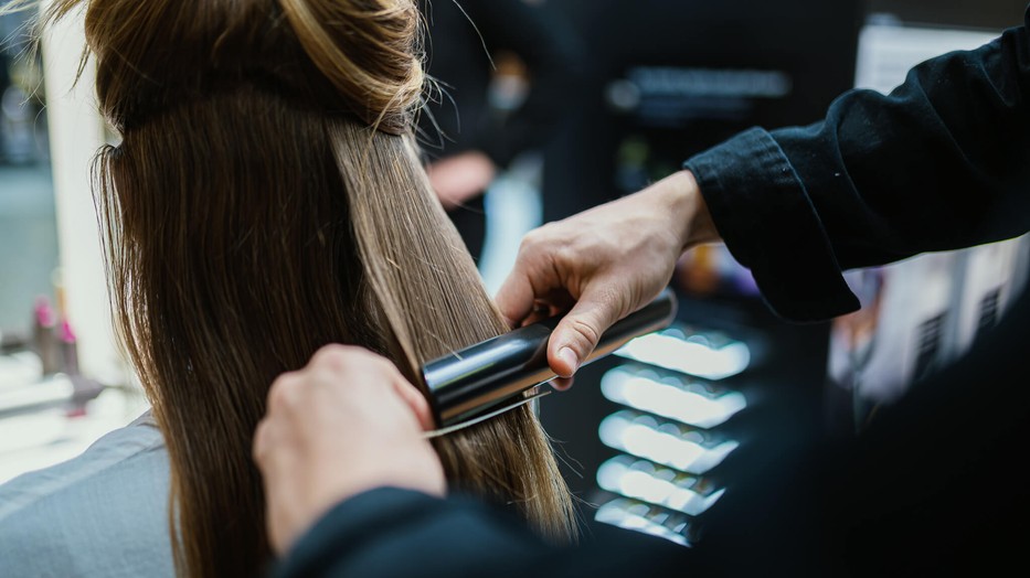 Radván Simon sztárfodrász ingyenes hajformázás