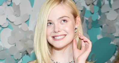 Pinkre festette a haját Elle Fanning, de nem áll jól neki