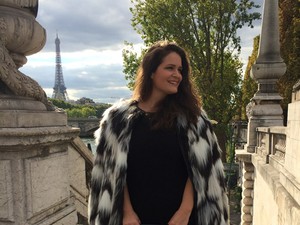 A tökéletes kis feketében bárhova vihet a párizsi éjszaka