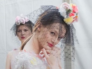 ´Úgy néz ki, mint egy öregember fenekén a szőr´ - szuperközeliben a divatvilág csúcsa