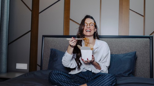 Soha ne egyél ezekből az ételekből lefekvés előtt, mert valójában borzasztóan öregítenek