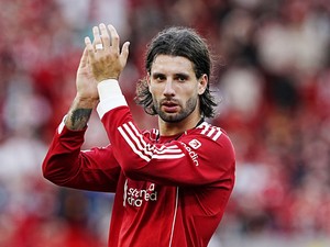 Szoboszlai Dominik karjaiban tartja a kislányát: ennél édesebb fotót ma nem látsz