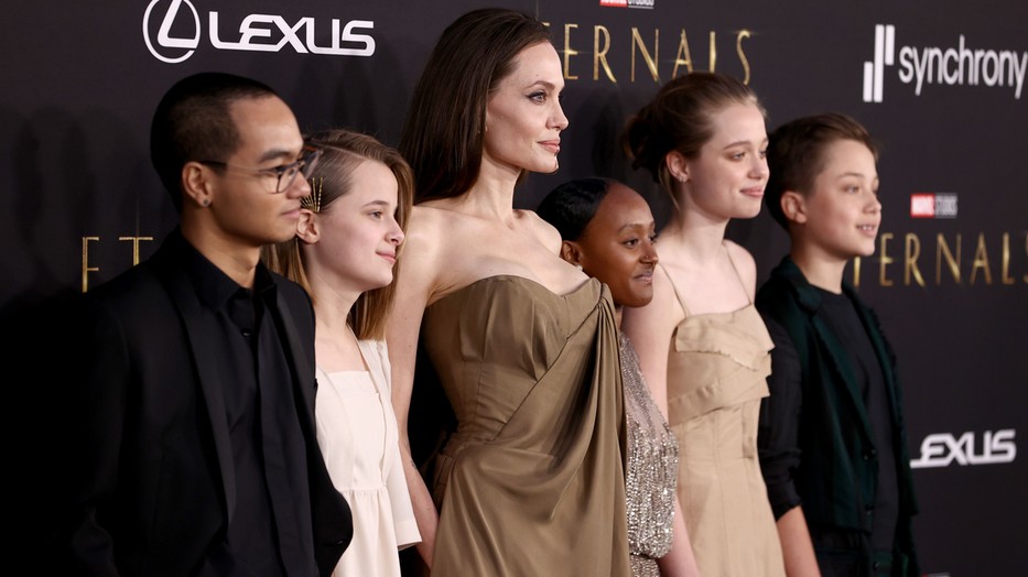 Angelina Jolie és gyerekei között elbűvölően szeretetteljes a kapcsolat