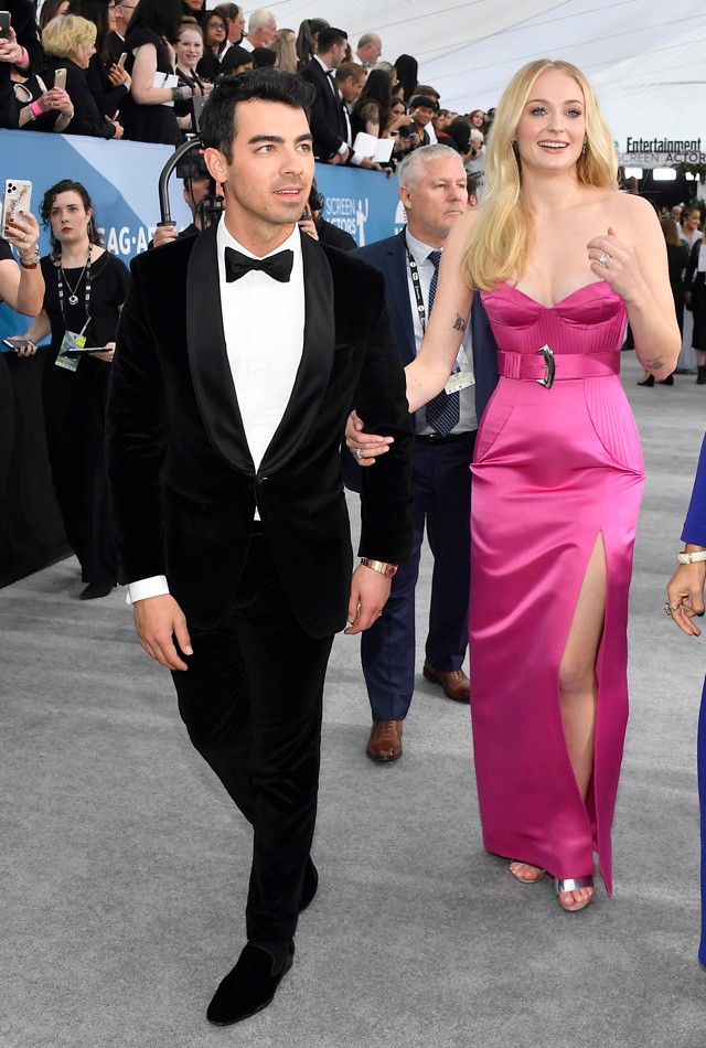 Sophie Turner megmutatta hogyan lehetsz modern Barbie, giccs nélkül