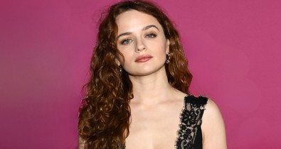 Joey King álomszép pucérruhában keltett óriási feltűnést, gyakorlatilag egy szál fehérneműben pózolt