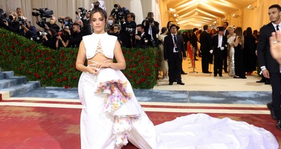 Aktivizmus a vörös szőnyegen: így álltak ki a sztárok a számukra fontos ügyekért az idei Met gálán!