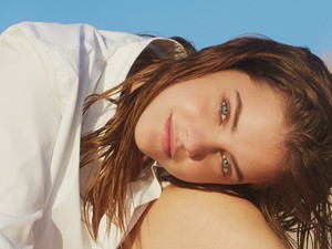 Még soha nem volt ilyen izgalmas a június! Itt a GLAMOUR legújabb száma, címlapon Palvin Barbara!