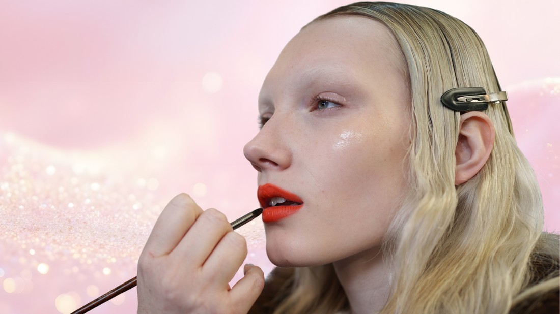 A tudatos szépségápolás nemcsak a sminkelésben fontos, hanem a bőr egészségét is támogathatja, miközben a környezetünket is kíméli.