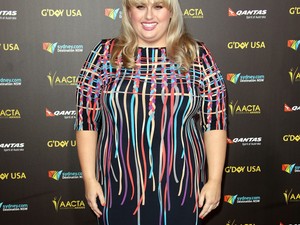 Rebel Wilson menő ruhában