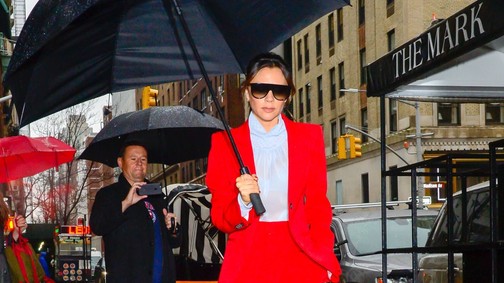 Victoria Beckham bemutatta a kabátot, amibe hamarosan mind szerelmesek leszünk