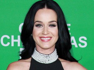 Nee! Katy Perry SZŐKE lett