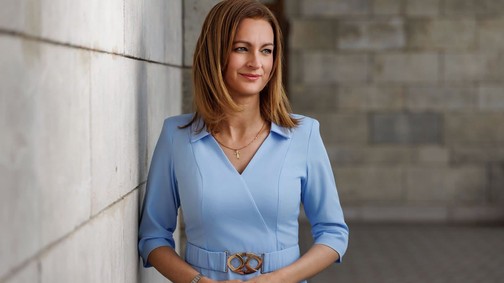 Stylistok mondták el a véleményüket Forsthoffer Ágnes stílusáról: „Igazi klasszikus first lady-vibe”