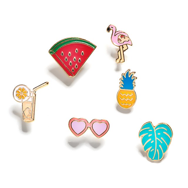 Nyári kitűzők SINSAY 2000 Ft