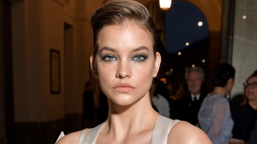 Palvin Barbi melltartós szettjénél nem volt szexibb