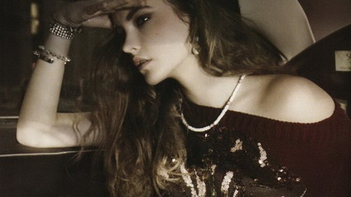 Palvin Barbara retró ragyogása a Vogue-ban