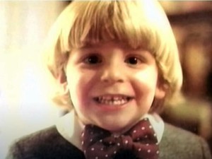 Sose találnád ki, melyik ismert színész látható ezen a gyerekkori fotón