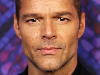 Ricky Martin pornóbajuszt növesztett és teljesen össze fogsz tőle zavarodni! 