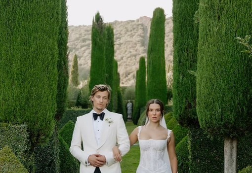 Millie Bobby Brown ámulatba ejtő fotókat mutatott az esküvőjéről: hetekig titkolózott a Stranger Things sztárja, most mindent elénk tárt