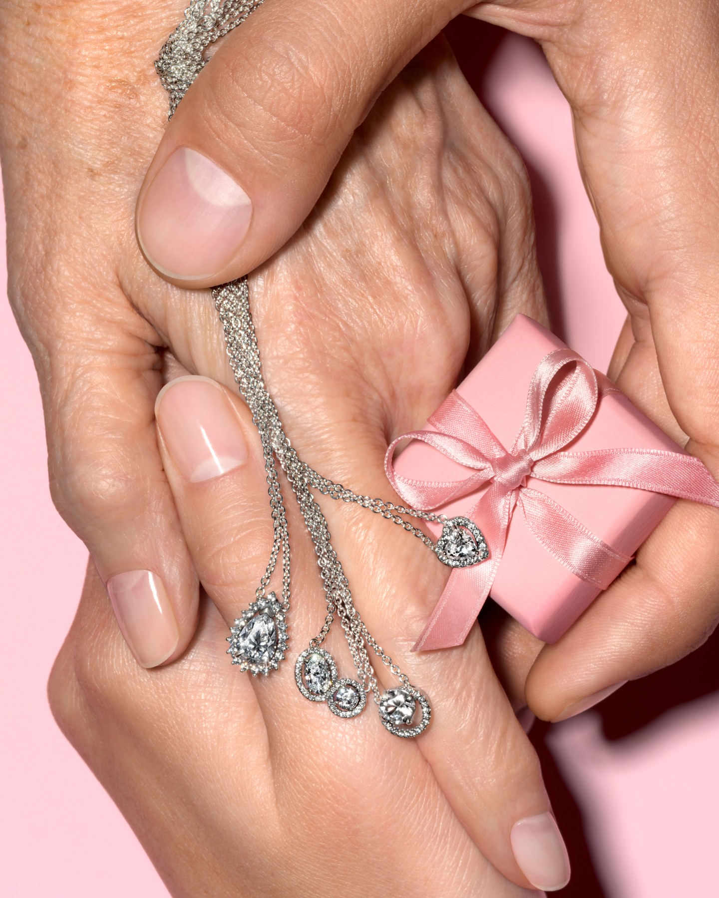 Az egyik kedvenc darabunkat szándékosan a válogatás végére hagytuk. Álomszép, klasszikus és minden megjelenést különlegessé tesz!