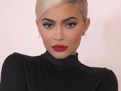 Azonnal megrendeljük: Kylie Jenner szemüvege meglepően hordható és szokatlanul olcsó