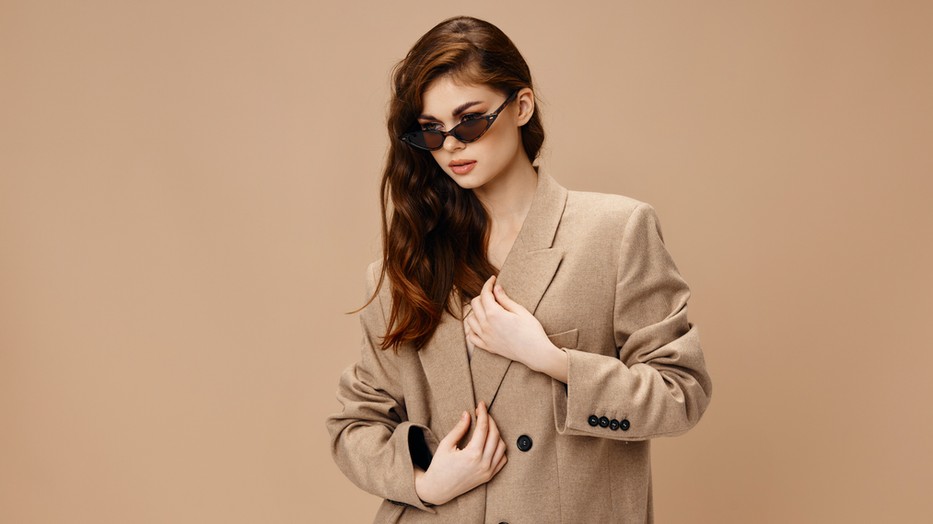 Izgalmas ötletnek tűnt semmit nem venni a kabát alá és melepni a látvánnyal...