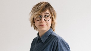 Arról írja a diplomamunkáját, hogy egy év alatt szeretné megtalálni a férjét