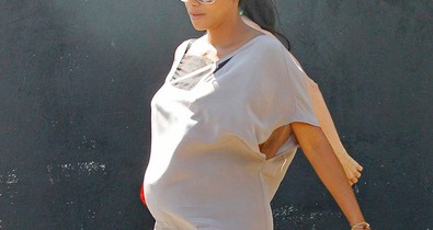 Nagyon gömbölyödik Halle Berry hasa