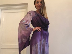 Dobos Evelin ebben a csodás ruhában megy ma a Curtiz bemutatójára