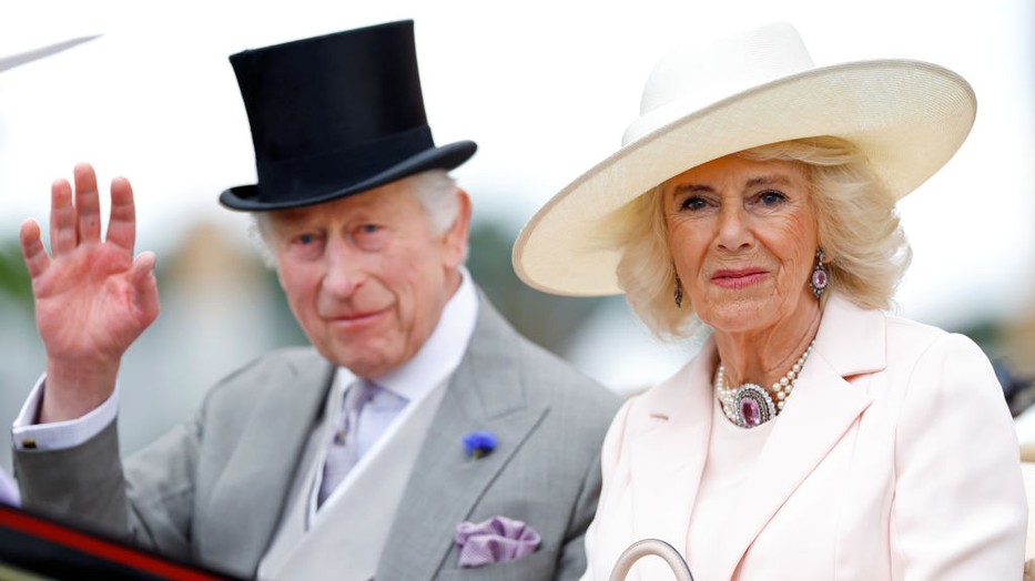 Károly király és Kamilla királyné csodálatos karácsonyi képeslappal lepték meg a rajongókat