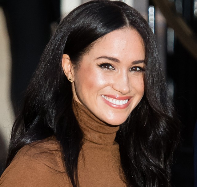 Ő Meghan Markle hasonmása, aki egyesek szerint nagyon, mások szerint egyáltalán nem hasonlít rá