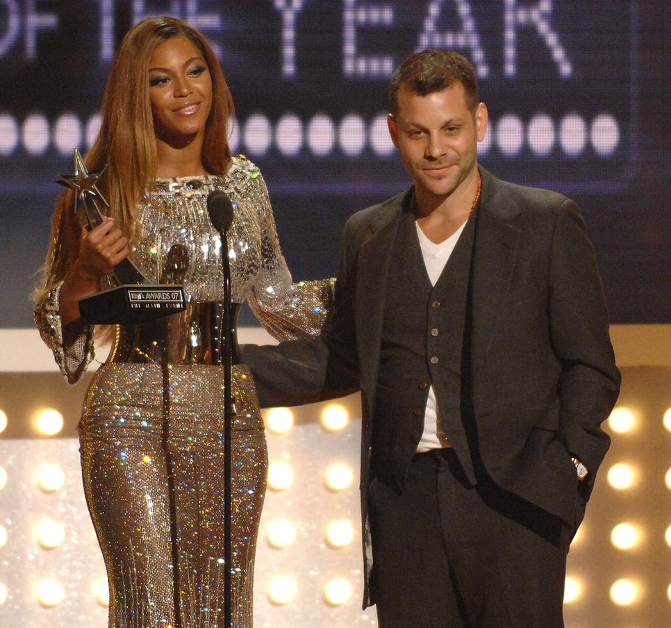 Beyoncé 2007-ben nagyon hasonló DOlce & Gabbana ruhát viselt