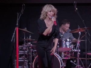 Péterfy Bori & Love Band koncert a GLAMOUR Women of the Year gálán