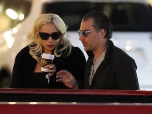 Lady Gagát egy bevásárlókocsiban tologatták, de miért?