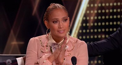 Jennifer Lopez élő műsorban könnyek között tört ki, amikor meglátta ezt a szenvedélyes táncot!