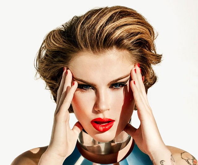 ireland baldwin, meztelen, meztelen képek, pucér, aktfotók, képek, treats, magazin, kim basinger, alec baldwin, sztárcsemete