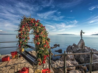 Egy rejtett tengerparti ékszerdoboz, amit az adventi időszakban is látnod kell: alig pár órányi autóútra van tőlünk