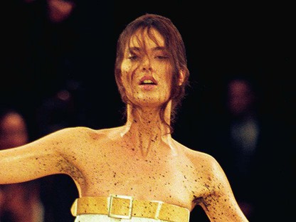 20 éves a modernkori divat legfelkavaróbb, legfelemelőbb momentuma: amikor a ruha életre kelt