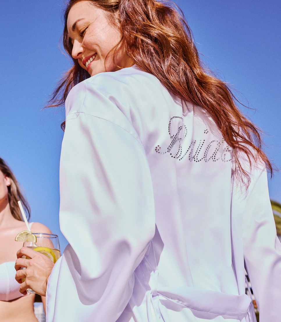 Milyen melltartóban szökik a menyasszony?