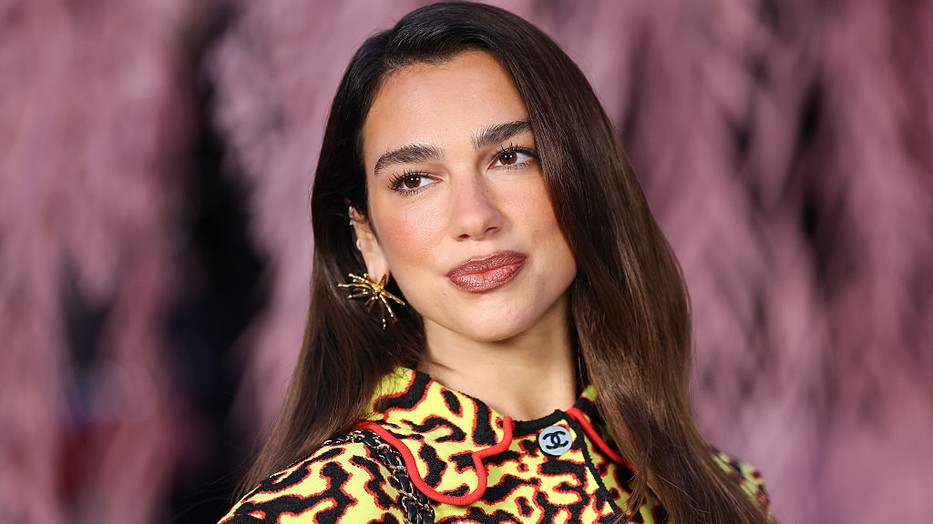 Dua Lipa álomszép pucérruhában tarolt