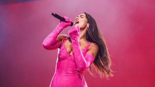 Hódít a rózsaszín haj - Dua Lipa is odavan érte